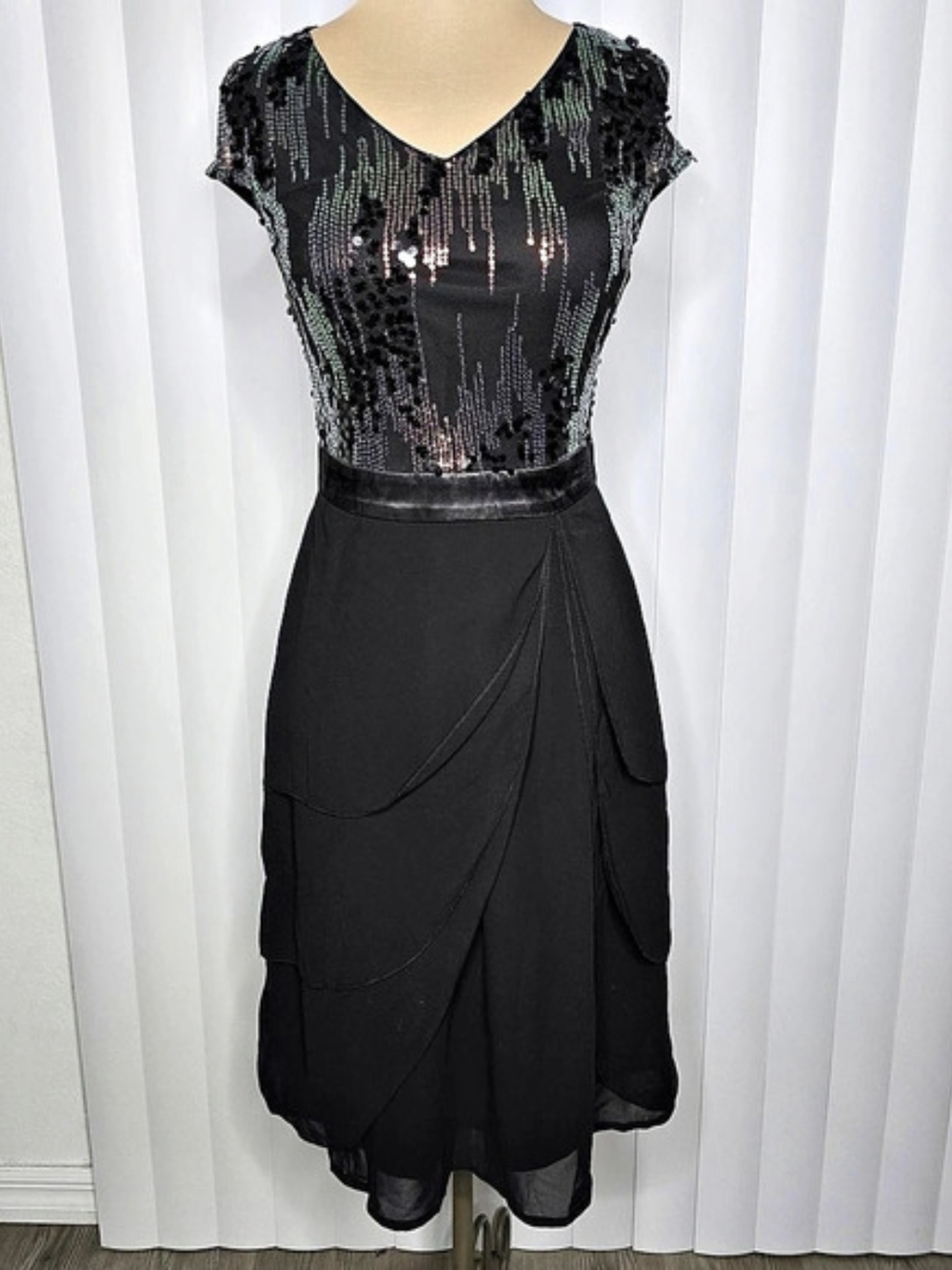 Dasmzper Iridescent Sequin Midi Dress in Black NWT HOCO Prom Homecoming Small